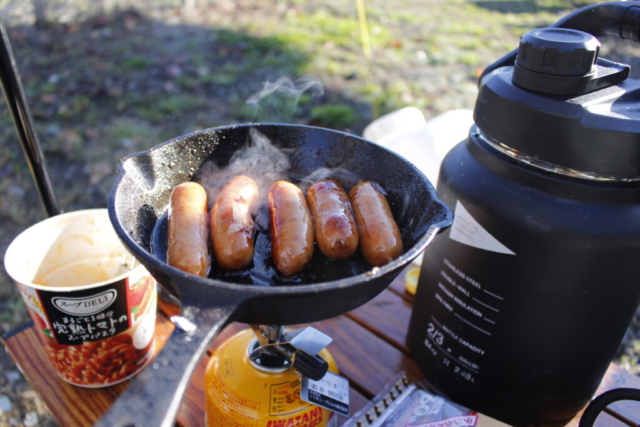 ウィンナー調理中@河口湖（2025-11-03）