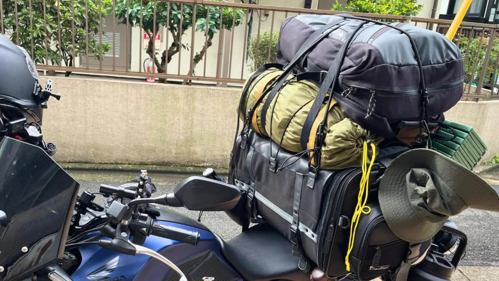 バイクキャンプの積載どうしてる？／CB250Rのリアルな実例 | モト