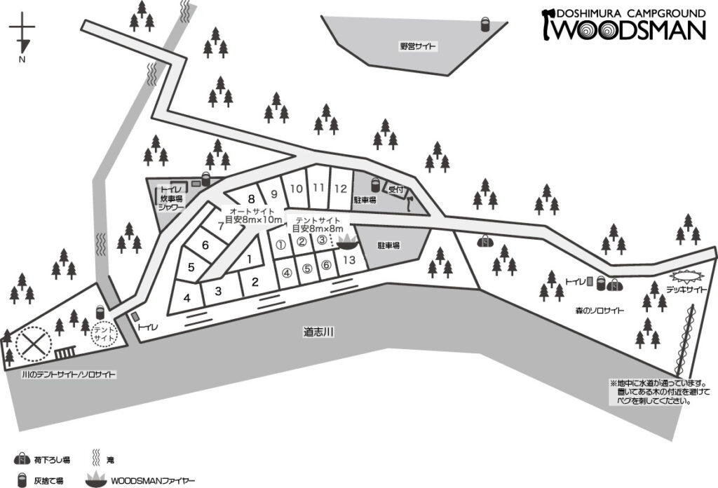 WOODSMAN CAMPGROUNDの全体サイトマップ。道志川沿いに配置されたオートサイトやテントサイト、森のソロサイトの各区画番号と位置関係がわかる案内図。